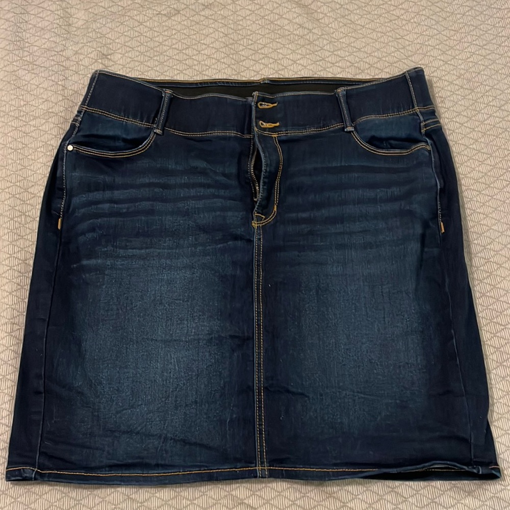 Dark wash denim skirt